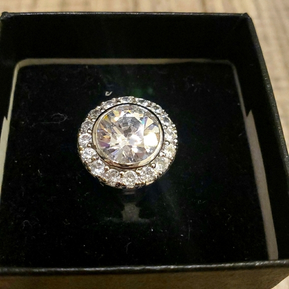Round crystal paved ring - Picture 1 of 13